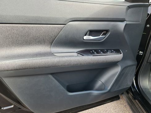 Certified 2025 Nissan Kicks SV image 8