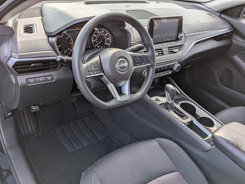 Used 2024 Nissan Altima 2.5 SV FWD image 16