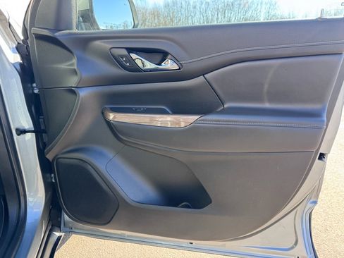 Used 2023 GMC Acadia SLE w/ Driver Convenience Package image 26