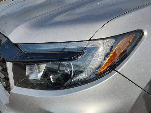 Used 2023 Honda Ridgeline Sport image 9