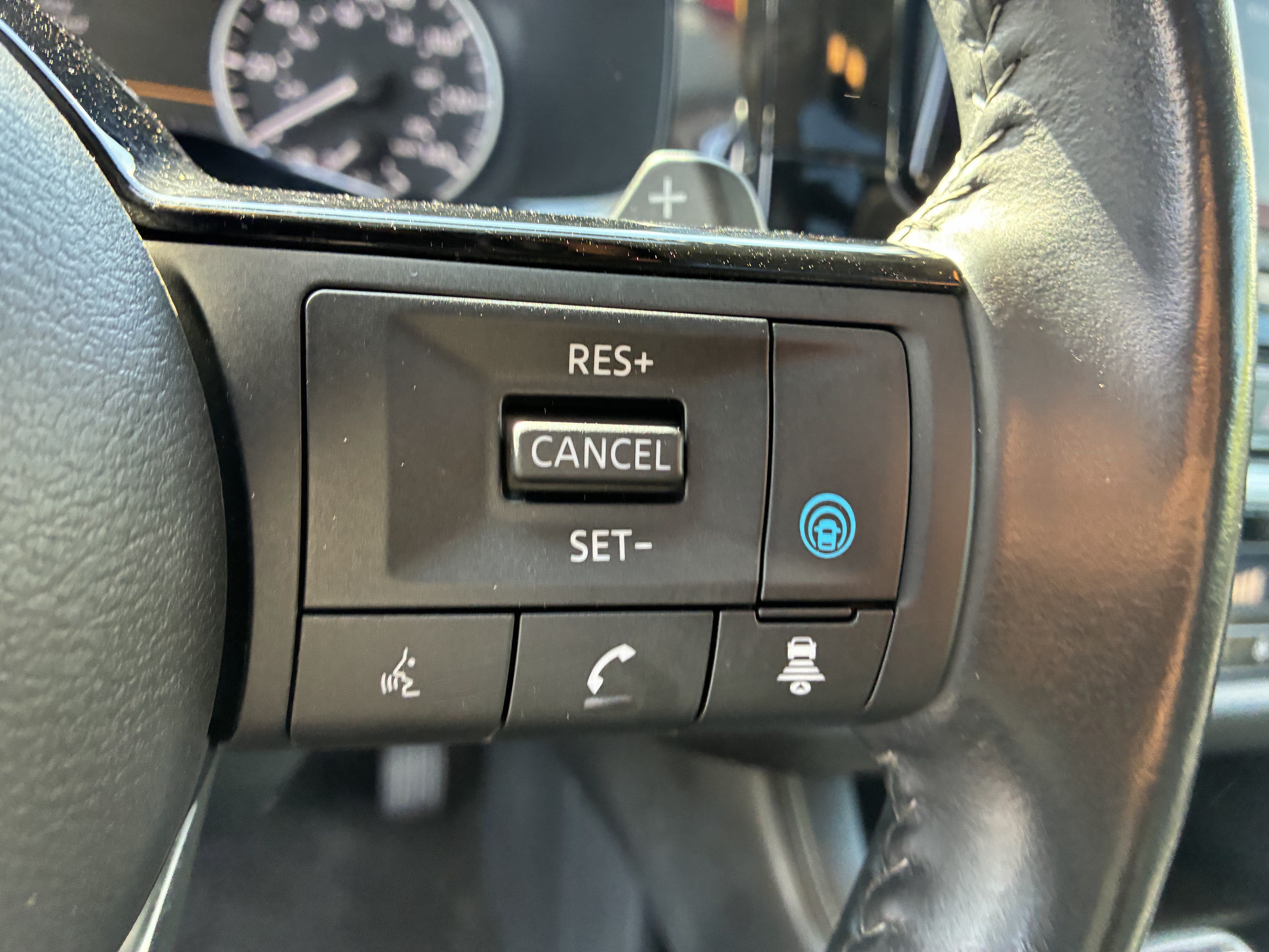 Used 2023 Nissan Pathfinder SV w/ SV Premium Package FWD image 29