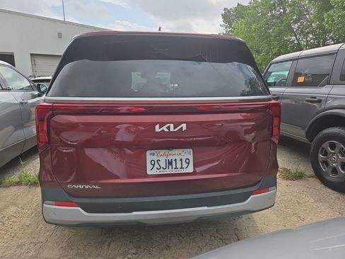 Used 2025 Kia Carnival image 8