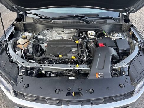 Used 2025 Chevrolet Trax LT image 28