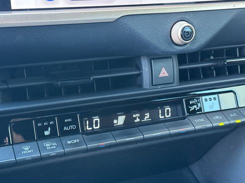 Certified 2023 Toyota Crown XLE image 26