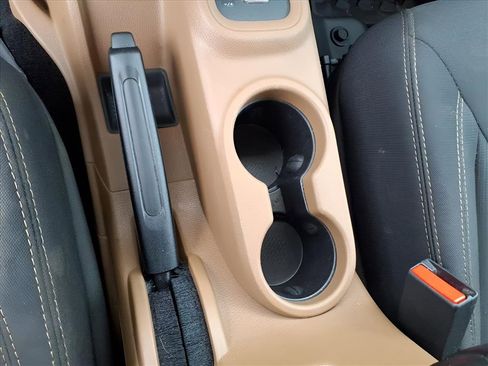 Used 2018 Jeep Wrangler Unlimited Sahara w/ Connectivity Group image 16