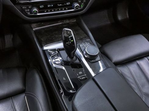 Used 2023 BMW 530i w/ Premium Package RWD image 19