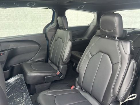 New 2026 Chrysler Pacifica Select w/ S Appearance Package image 23