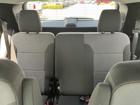 Used 2020 Chevrolet Traverse LT FWD image 25