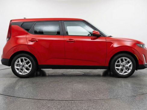Used 2025 Kia Soul LX w/ LX Technology Package image 11