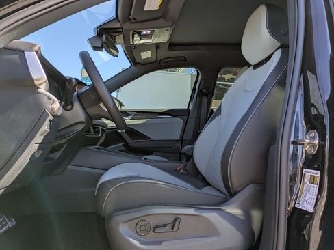 New 2026 Volkswagen Tiguan SE R-Line FWD image 2
