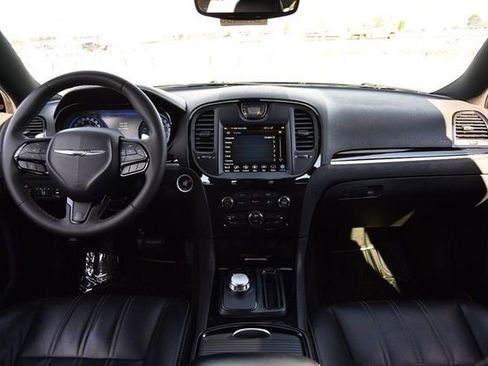 Used 2023 Chrysler 300 S image 7