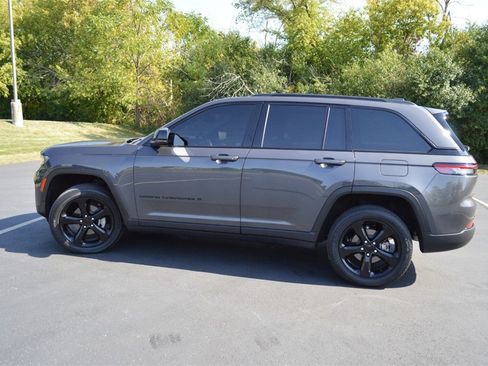 Used 2023 Jeep Grand Cherokee Altitude image 8