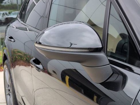 Used 2024 Porsche Cayenne AWD/4WD image 13
