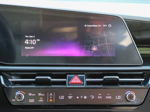 Used 2023 Kia Niro EX Touring FWD image 14