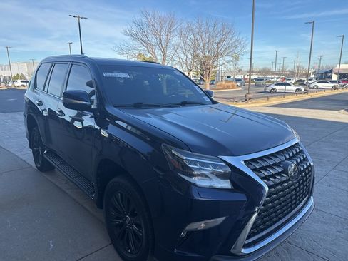 Used 2023 Lexus GX 460 Luxury w/ Sport Design Package image 3
