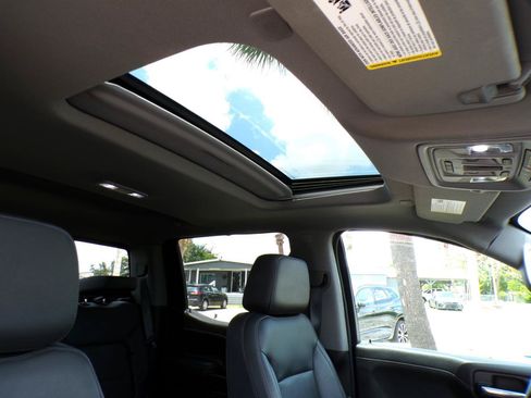 Used 2020 GMC Sierra 1500 SLT w/ SLT Premium Package AWD/4WD image 9