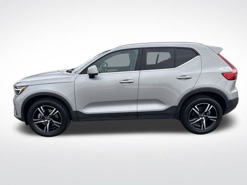 Used 2025 Volvo XC40 B5 Core image 11