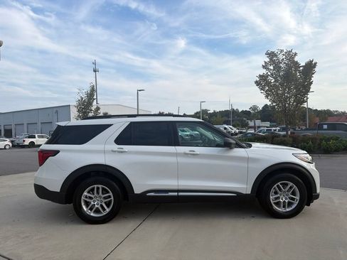Used 2025 Ford Explorer Active w/ Active Comfort Package RWD image 11