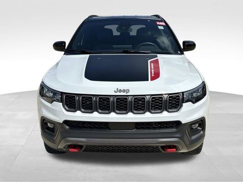 Used 2025 Jeep Compass Trailhawk AWD/4WD image 2