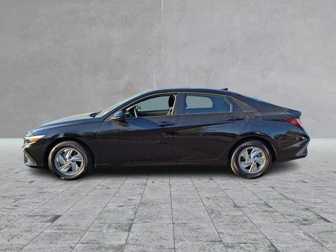 Used 2026 Hyundai Elantra SE FWD image 7