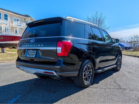 Used 2024 Ford Expedition XLT image 5