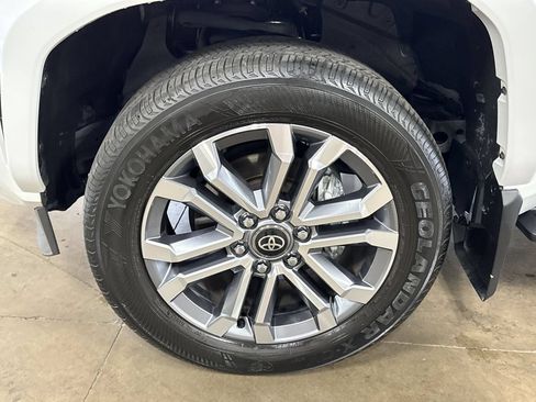 Used 2025 Toyota 4Runner Limited w/ Tow Technology Package AWD/4WD image 32