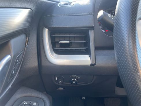 Used 2022 GMC Terrain SLE image 13