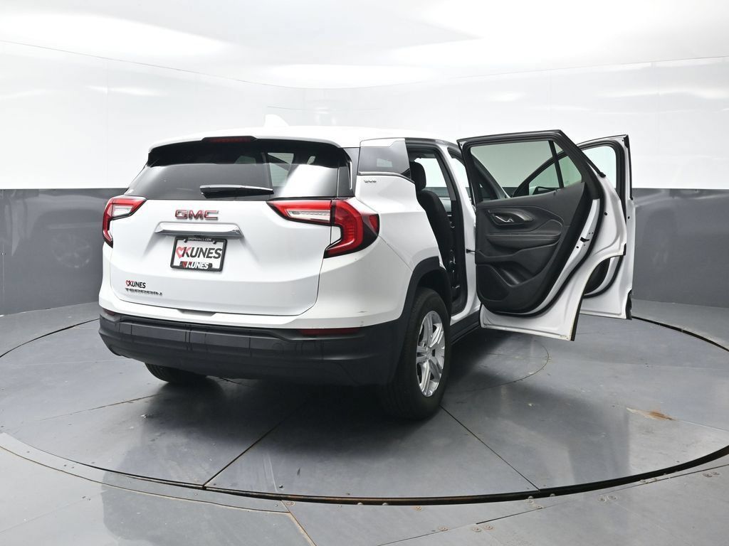 Used 2024 GMC Terrain SLE FWD image 57