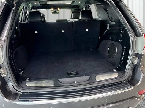 Used 2019 Jeep Grand Cherokee Overland AWD/4WD image 24