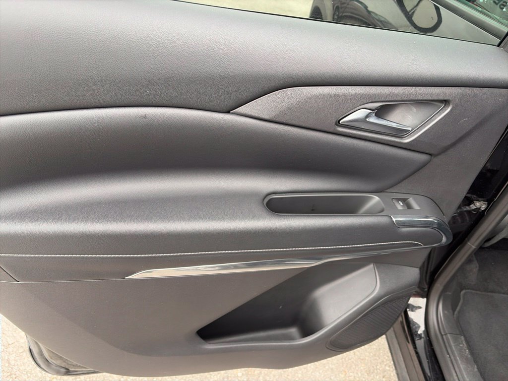 Used 2026 Chevrolet Traverse LT FWD image 12