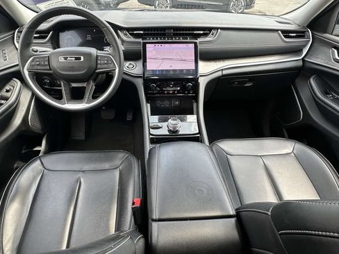 Used 2023 Jeep Grand Cherokee Limited w/ Black Appearance Package AWD/4WD image 14