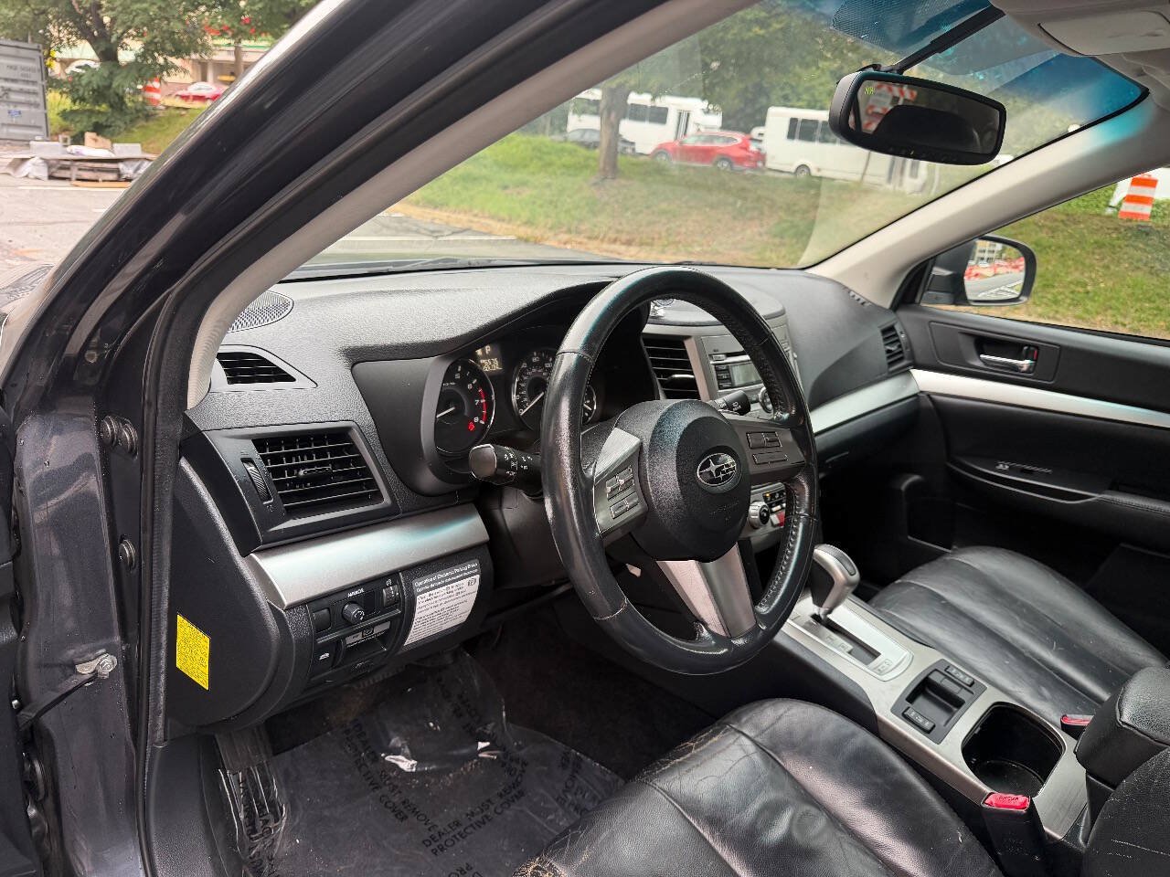 Used 2011 Subaru Outback 2.5i Premium AWD/4WD image 9