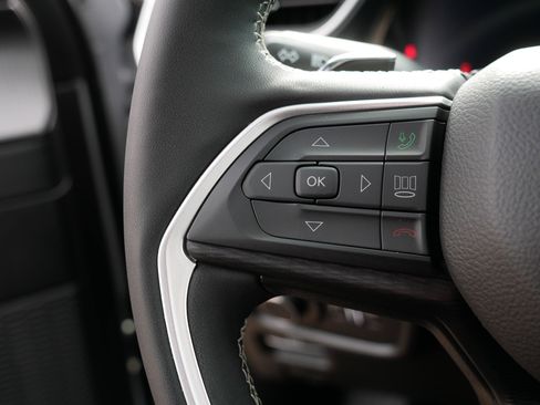 Used 2023 Jeep Grand Cherokee L Laredo image 27