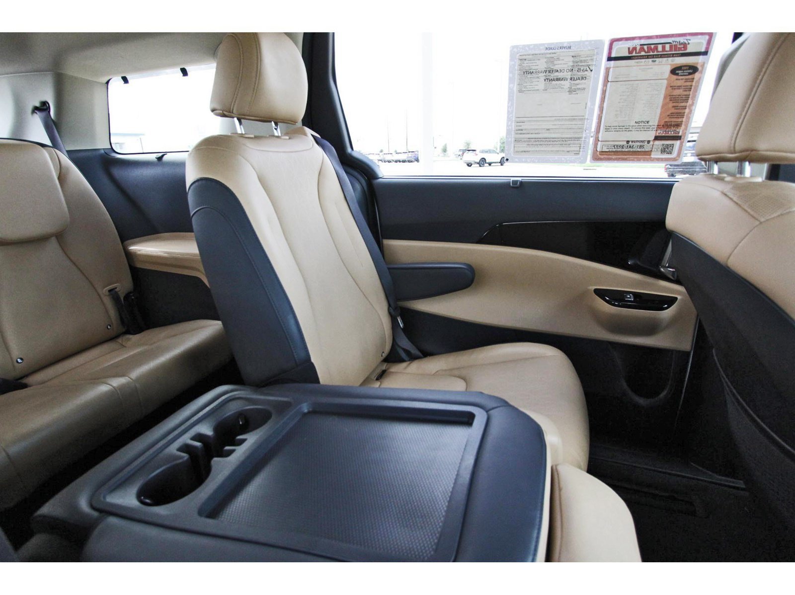 Used 2024 Kia Carnival EX FWD image 13