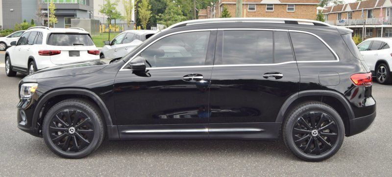 Used 2021 Mercedes-Benz GLB 250 4MATIC w/ Premium Package image 5