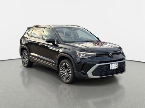 New 2025 Volkswagen Taos SE image 29