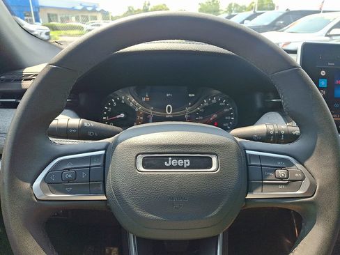 Used 2024 Jeep Compass Latitude AWD/4WD image 19