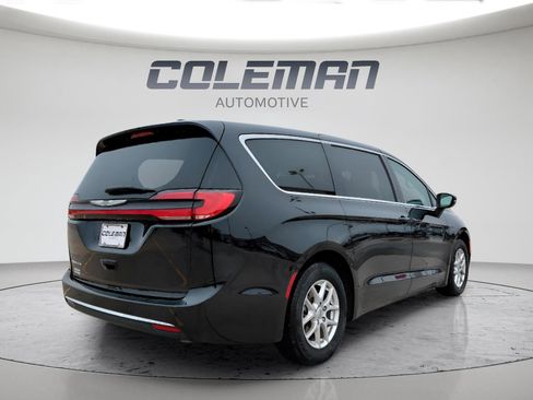 Used 2023 Chrysler Pacifica Touring-L image 5