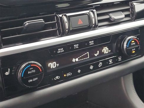 Certified 2025 Nissan Pathfinder SV image 34