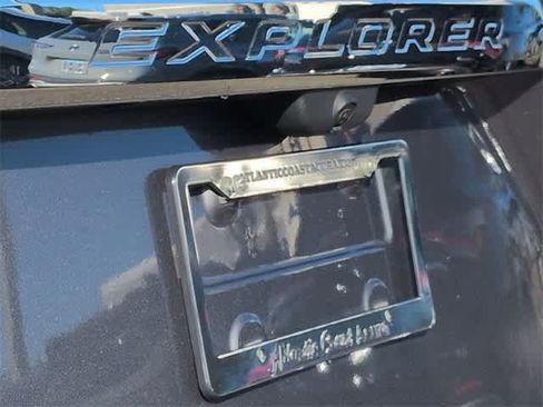 Used 2022 Ford Explorer Limited w/ Equipment Group 301A image 13