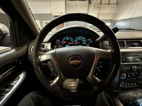 Used 2007 Chevrolet Suburban LT w/ LT Preferred Equipment Group AWD/4WD image 33