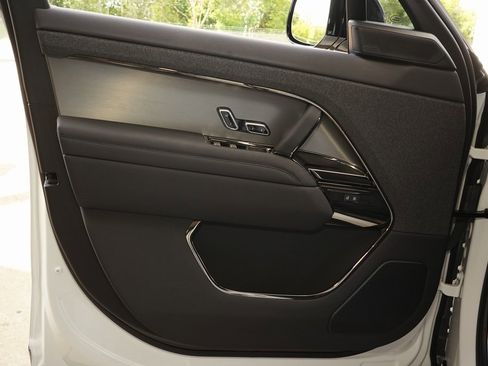 Used 2025 Land Rover Range Rover Sport Dynamic SE image 25