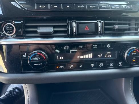 Used 2023 Nissan Pathfinder SL FWD image 15