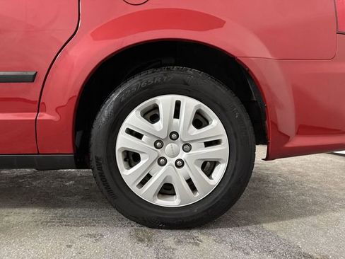 Used 2014 Dodge Grand Caravan American Value Package w/ UConnect Hands-Free Group image 6