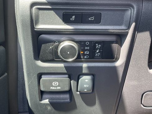 Used 2024 Ford Expedition Max XLT image 32