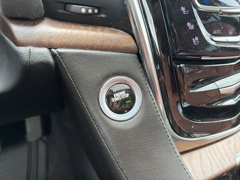 Used 2018 Cadillac Escalade Luxury AWD/4WD image 13
