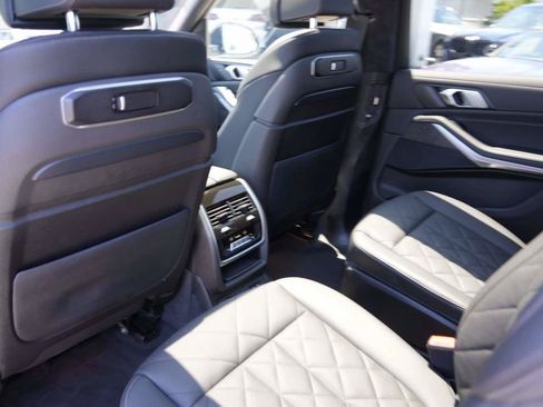 Used 2024 BMW X7 xDrive40i w/ M Sport Package AWD/4WD image 9