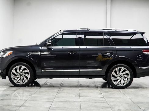 Used 2024 Lincoln Navigator Premiere AWD/4WD image 10