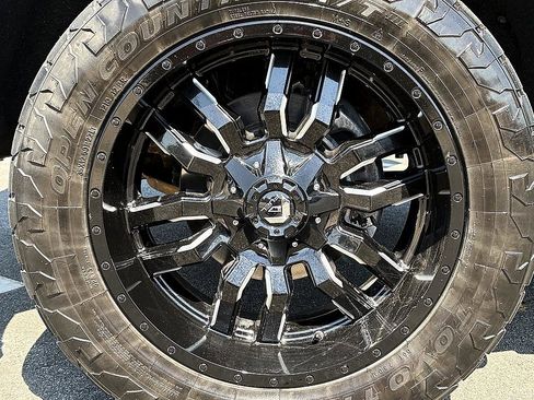 Used 2021 GMC Sierra 3500 Denali w/ Denali Black Diamond Edition AWD/4WD image 7