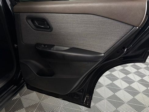 Used 2023 Nissan Rogue S image 27